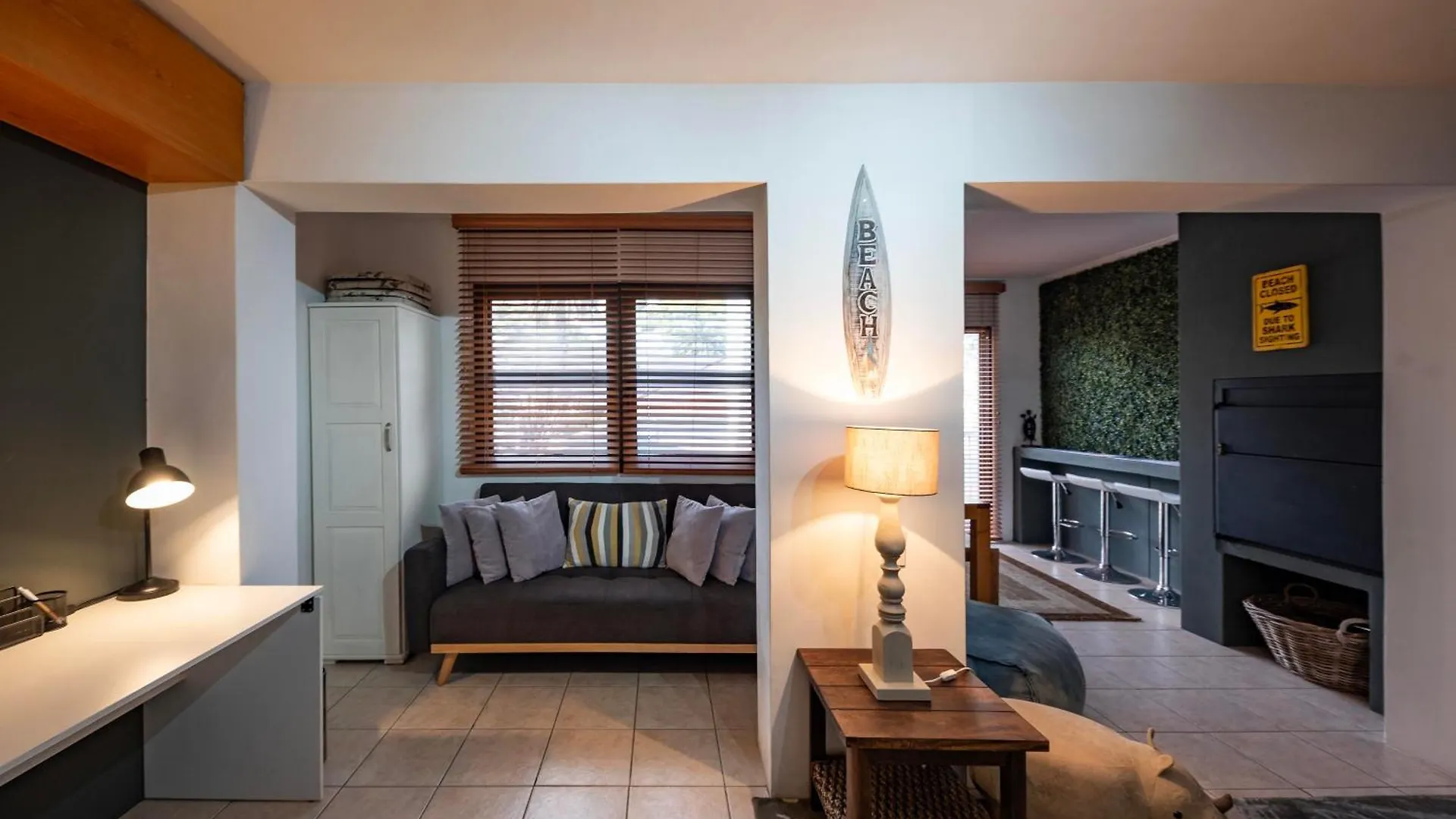 Beach2Anchor, Beachfront 4 Bedroom Condo With Jacuzzi Gordons Bay