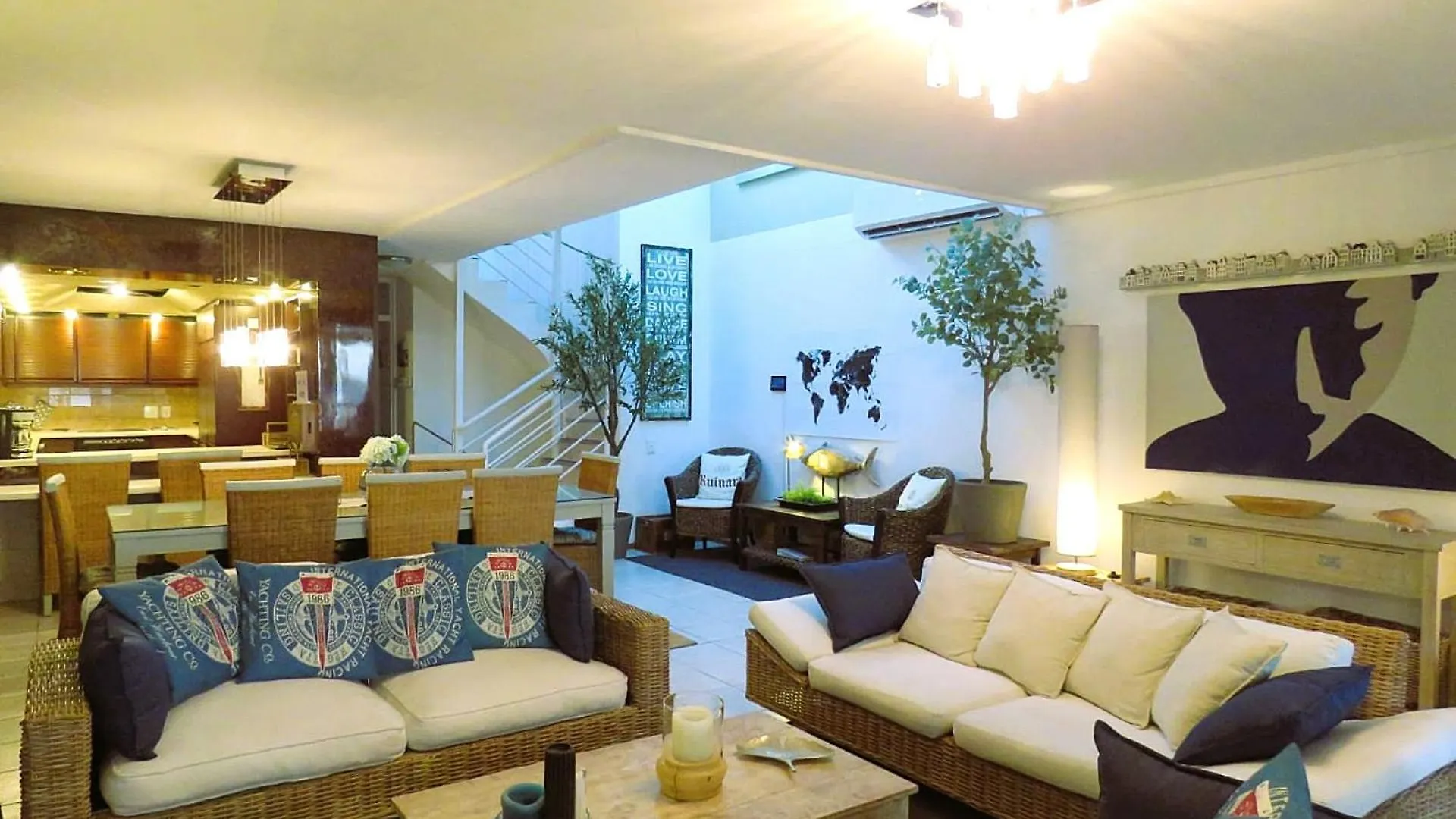 Beach2Anchor, Beachfront 4 Bedroom Condo With Jacuzzi Gordons Bay