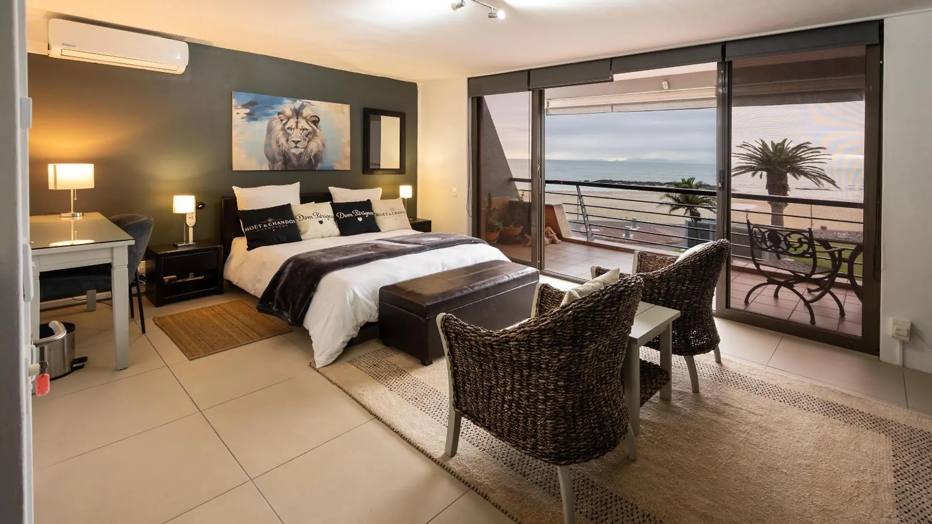 Beach2Anchor, Beachfront 4 Bedroom Condo With Jacuzzi Gordons Bay South Africa